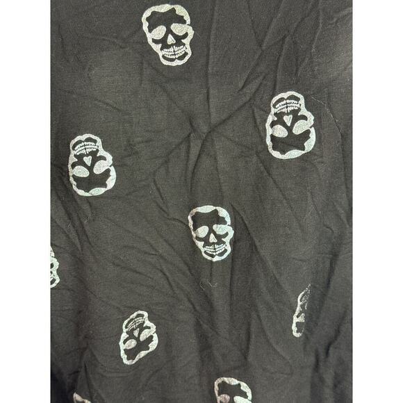 For The Republic Women's Skull Print Long Sleeve Sweatshirt Estimated MEDIUM - Picture 2 of 6